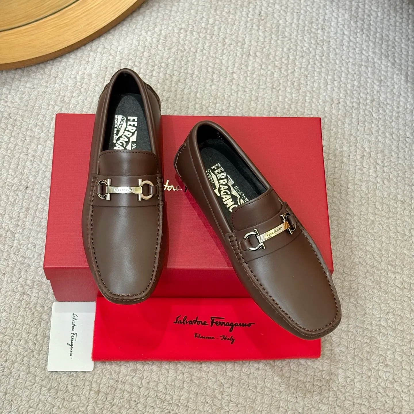 Men's men's shoes 💰420 (Yangli) Ferragamo 〰Ferragamo 2⃣️0⃣️2⃣️5️⃣ New series 👊🏻 Upper 🇮🇹 Italian imported calfskin, original outsole molding. Water-dyed sheepskin lining. The identity of every successful man is set off, and the upper and lower shoes are elegant and stable🚶🏻🚶🏻The high-end custom counter original replica is an eternal classic🔍️Number of codes: 38-46 with counter packaging